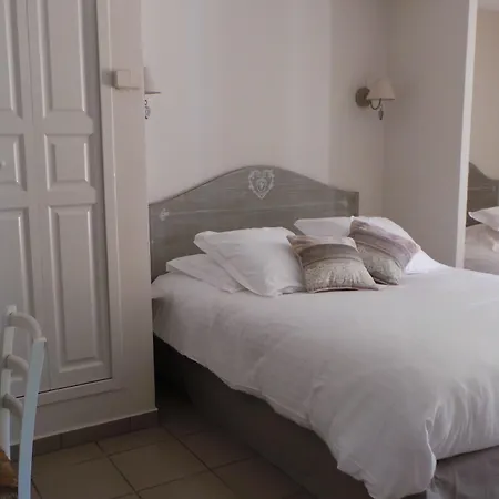 Chateau Maravenne Bed & Breakfast 3*