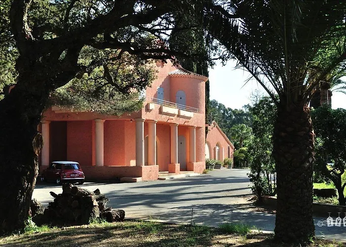 Chateau Maravenne לינה וארוחת בוקר 3*