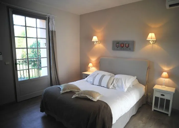 Chateau Maravenne 3* לה-לונד-לה-מורה